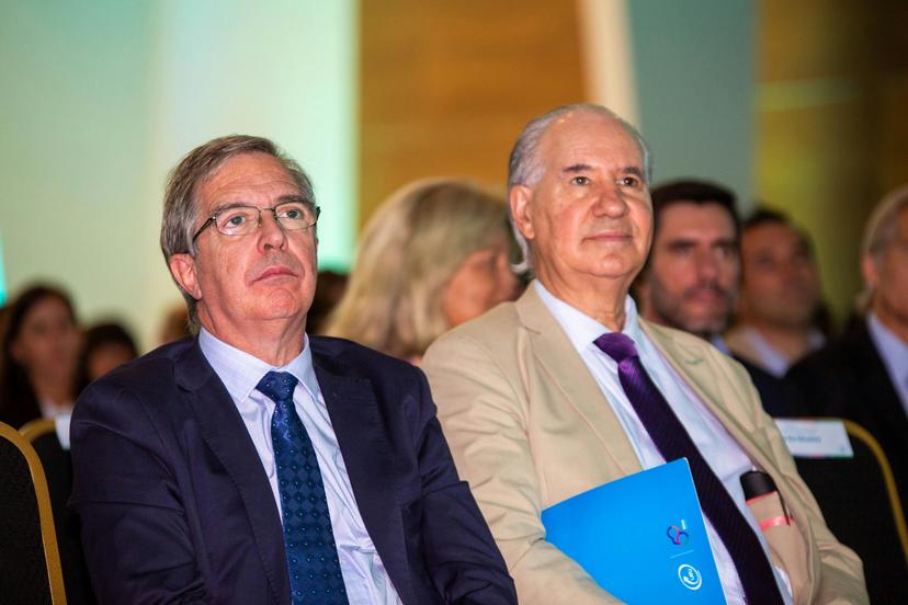 Enrique Etchevarren y Ruperto Long durante la ceremonia 